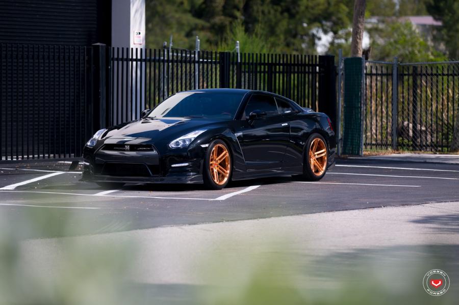  Nissan GT-R on Vossen Wheels (CG-202) 2017 года  (фото 18 из 51)